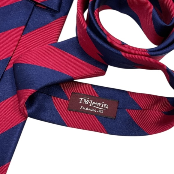 T. M. LEWIN Blue/Red Striped Silk DESIGNER Tie HANDMADE - Picture 5 of 6
